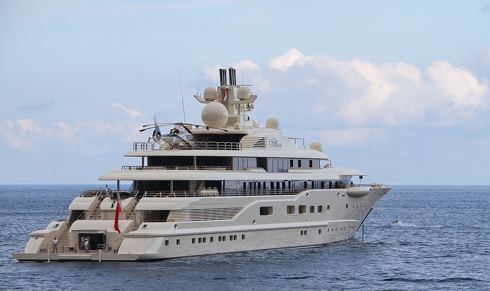 The Stunning 110m / 360ft Mega Yacht ‘AL RAYA’